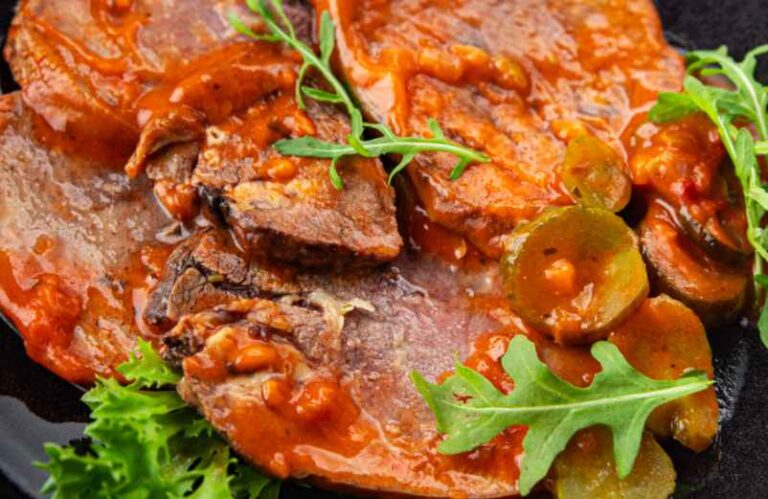 Sauce piquante au cornichon : la touche parfaite pour accompagner la